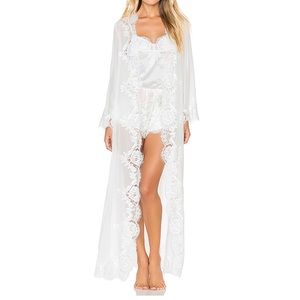 NWT homebodii Helena Lace robe
